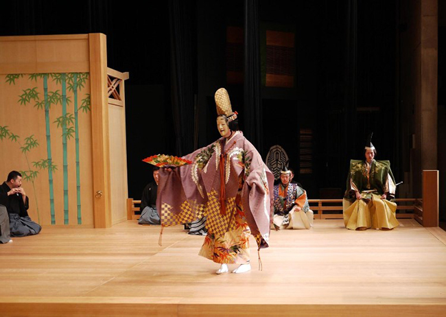 Khám phá kịch Noh truyền thống lâu đời của Nhật Bản