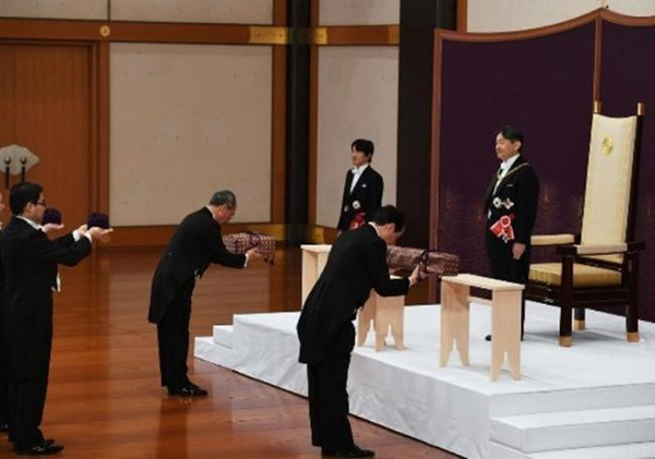 Tân Nhật hoàng Naruhito lên ngôi - nghi lễ nhận thần khí